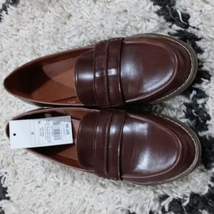 Womens Universal Threads brown loafers.  Size 8.5.  Worn once.